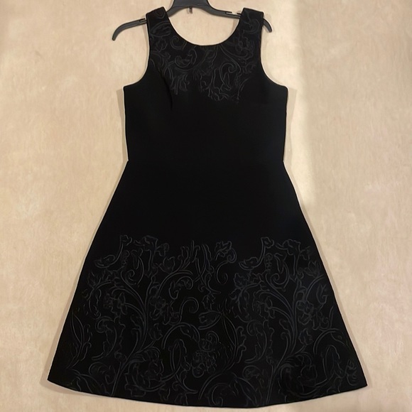 Vera Wang Scuba Neoprene Embossed Fit N Flare Sleeveless Dress in size 12 - Picture 3 of 8